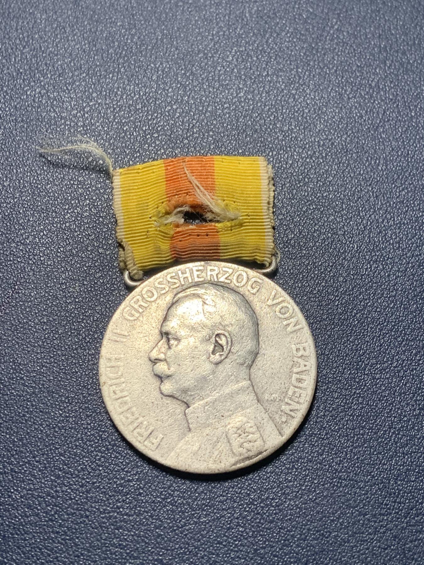 欢度清明，直接出价就行，这场不读秒到点直接结拍。 （银质）巴登大公国功勋奖章，近30克