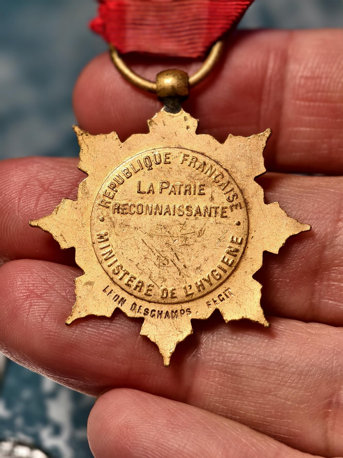 抚柳草堂-第十八期章牌钱币  奖章勋章限时免佣 满百包邮 放漏专场 法国早期版家庭荣誉奖章又称母爱奖章 金级 铜镀金镀层完美 