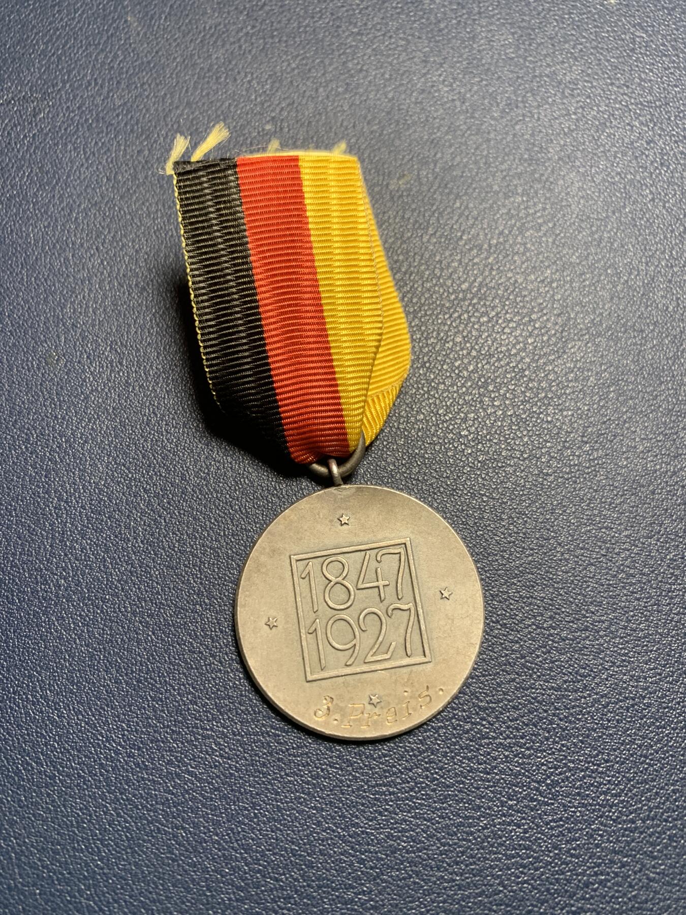 欢度清明，直接出价就行，这场不读秒到点直接结拍。 兴登堡纪念章