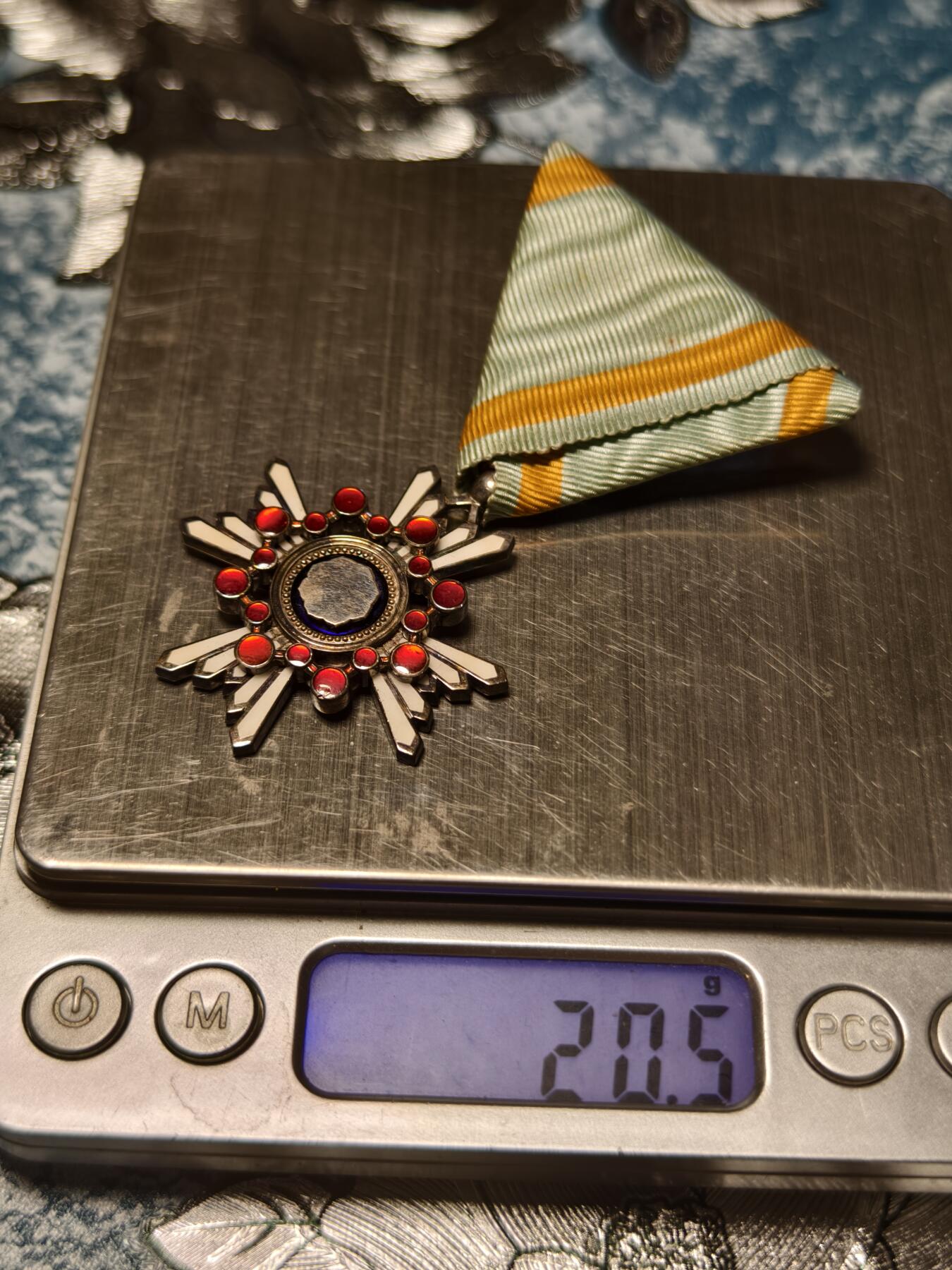 抚柳草堂-第十八期章牌钱币  奖章勋章限时免佣 满百包邮 放漏专场 勋六等瑞宝章 原盒带杯绶 七宝烧完好 银质重20.5g 昭和早期