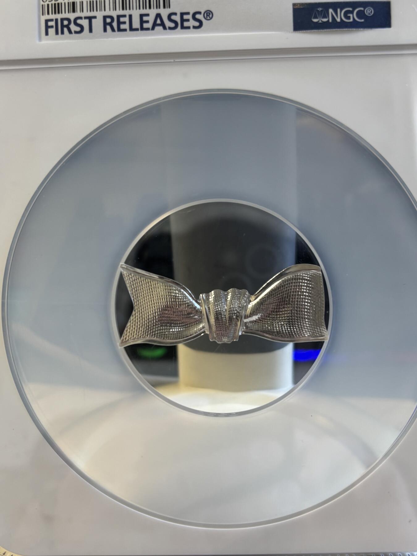 第195期拍卖 法国2021年法兰西瑰宝系列迪奥蝴蝶结异形纪念银币NGC-PF70首，999银，22.2克，发行5000枚