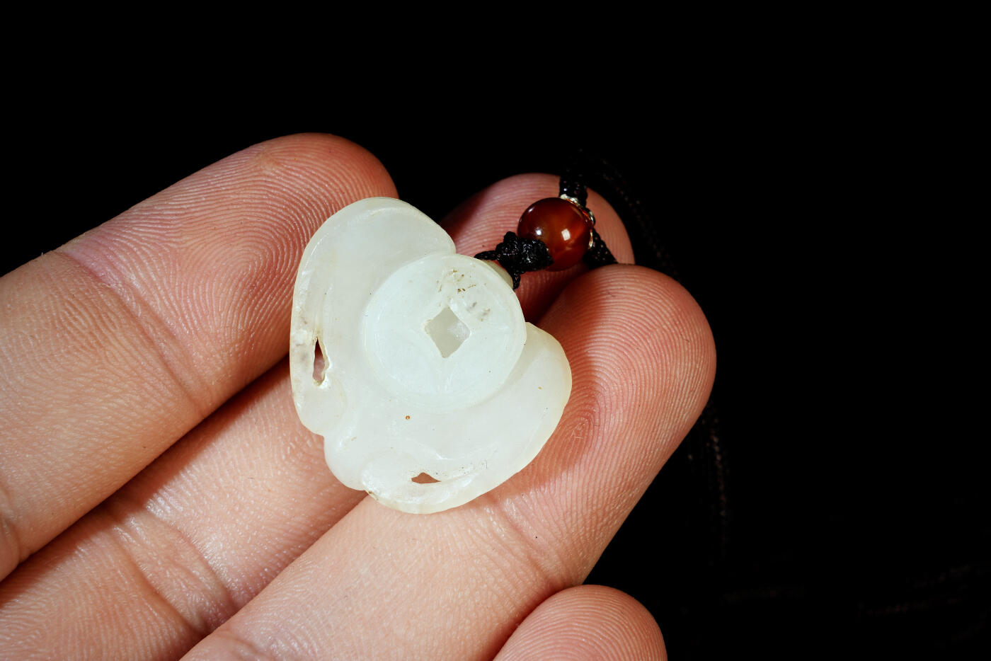 上海都达杂项专场五十八【全场包邮】  天然和田玉精雕《福在眼前》挂件93-56