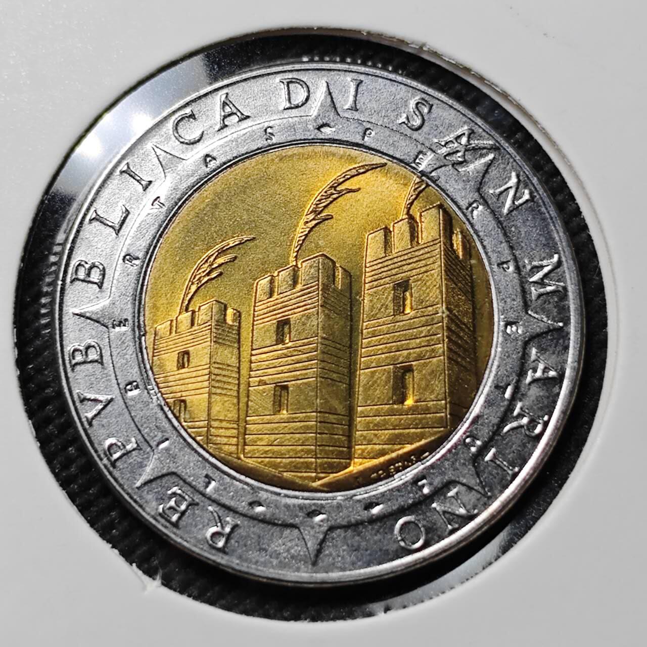 KK钱币收藏小铺   套币专场 2月预留时间 周末发货  圣马力诺500里拉双色币 好品