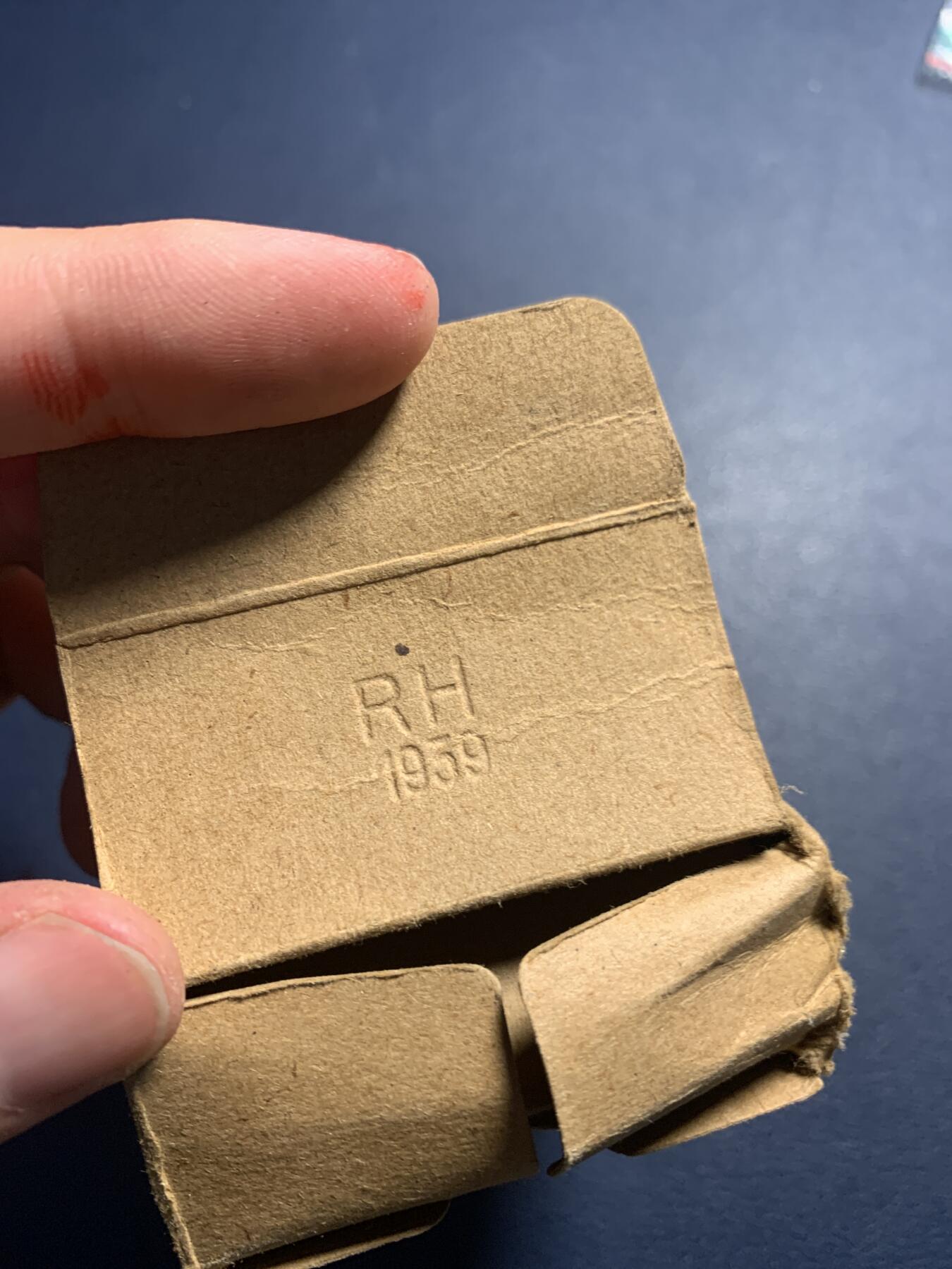 欢度清明，直接出价就行，这场不读秒到点直接结拍。 得3毛瑟smk装自蛋纸盒，仅仅纸盒，保存完整，标签还在，内部打1939标识，1941年生产