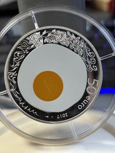 第195期拍卖 - 获奖法国2017年米其林季萨瓦餐厅的鸡蛋5盎司银币，950银，发行500枚，有瑕疵，获克劳斯2019年度最佳银币