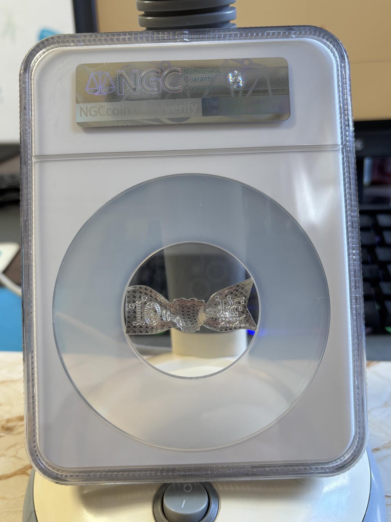 第195期拍卖 法国2021年法兰西瑰宝系列迪奥蝴蝶结异形纪念银币NGC-PF70首，999银，22.2克，发行5000枚