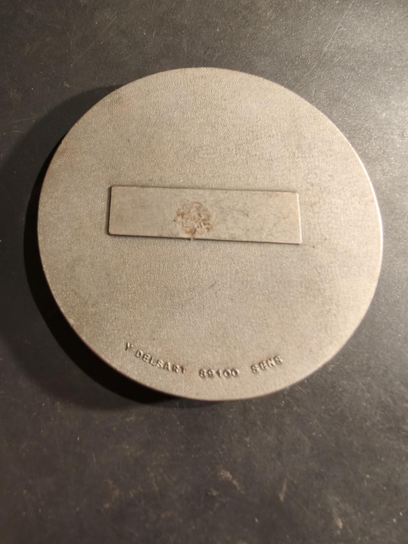 老王徽章第188期 法国跨军种军事学校纪念章    直径80mm    重量157g