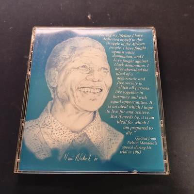 【全场包邮】纯粹捡漏拍515场 - 【收藏级】南非2000年5兰特官方封装纳尔逊·曼德拉精制纪念币-盒证全（书价150美元）