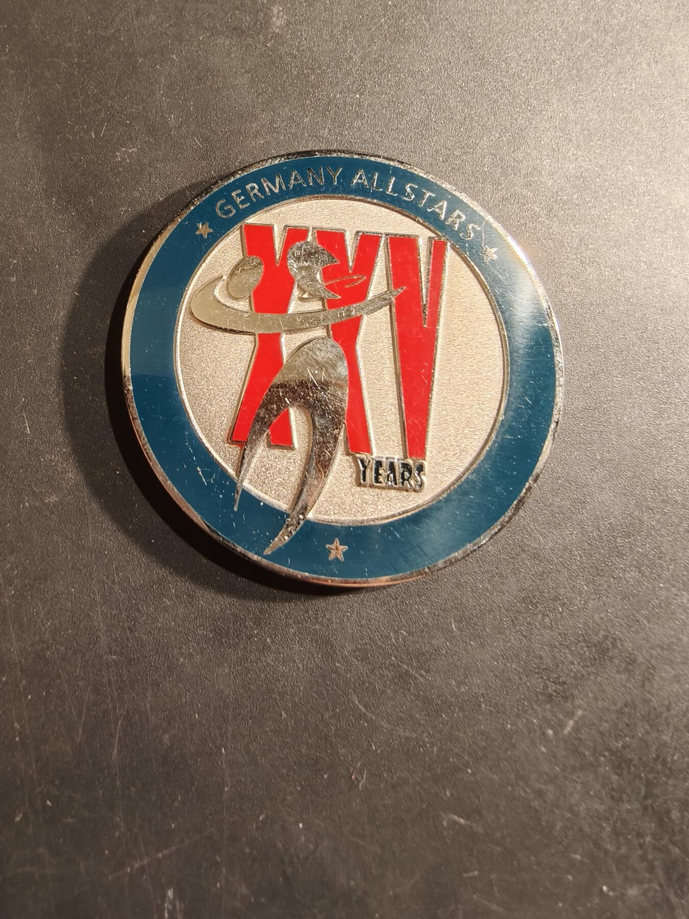 老王徽章第188期 美国国家橄榄球联盟2017年柏林赛纪念章     直径50mm    重量49g