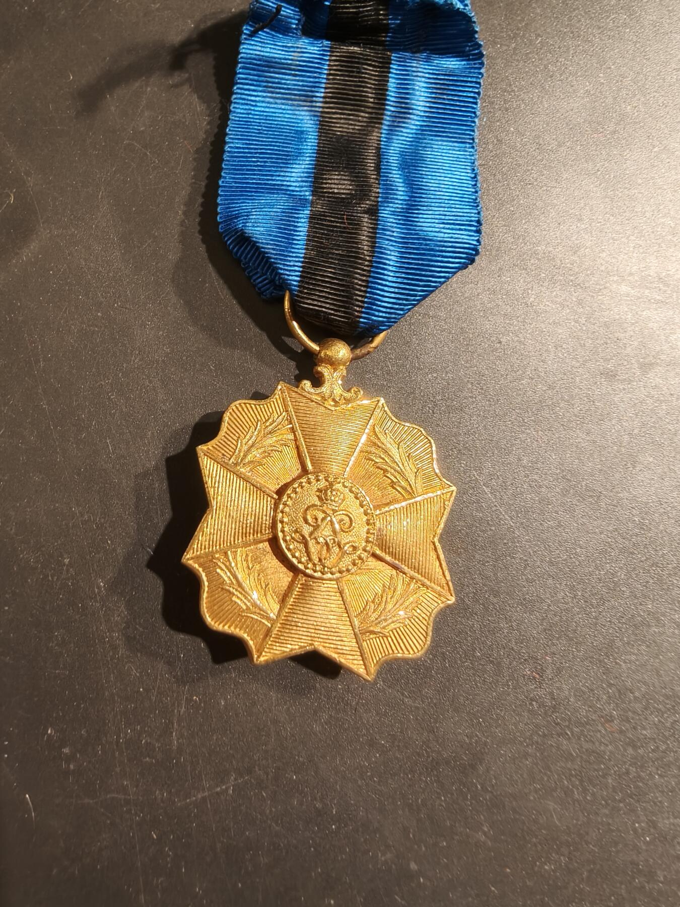 老王徽章第188期 比利时金级利奥波德二世奖章     早期单法语版