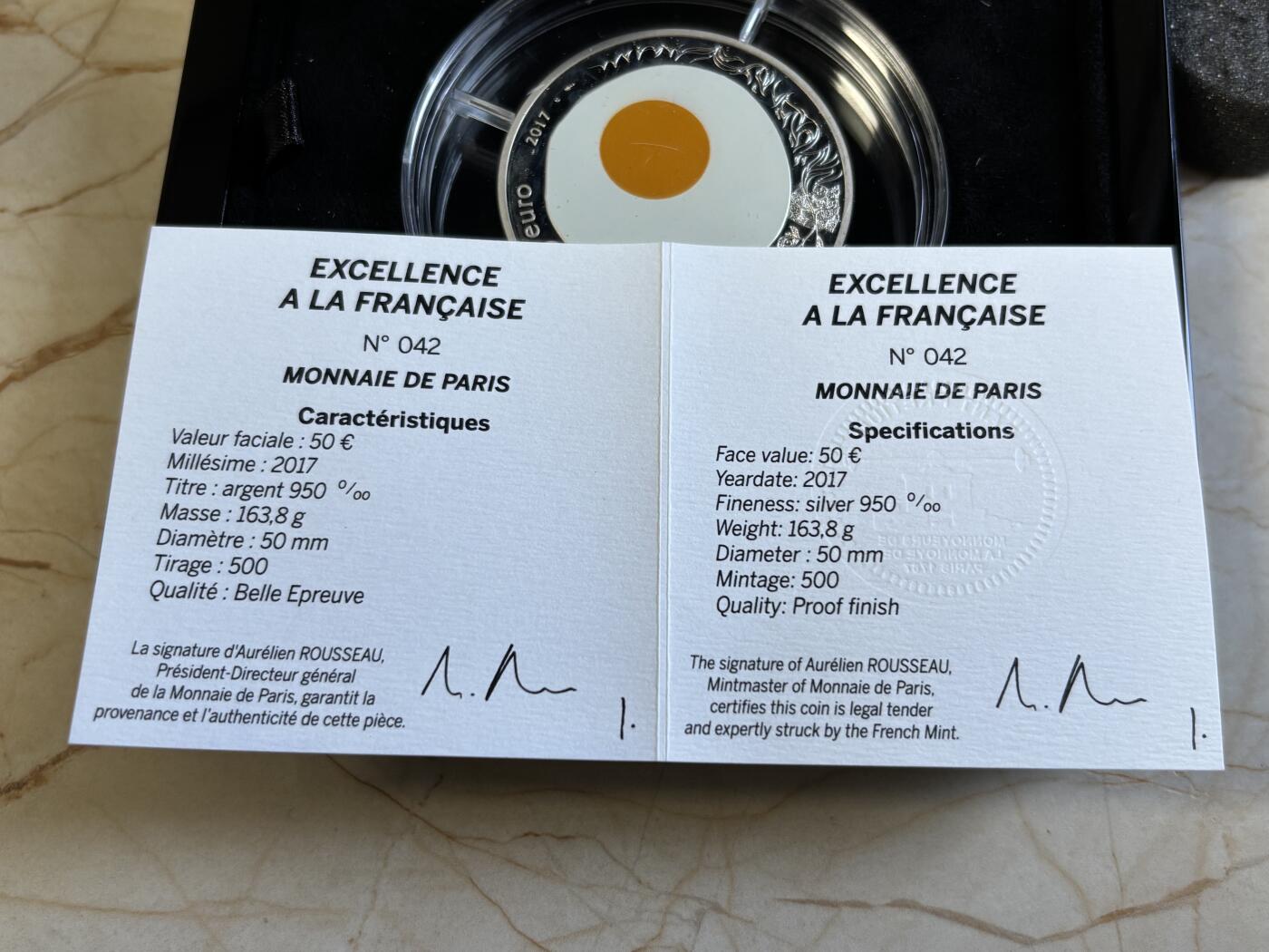 第195期拍卖 获奖法国2017年米其林季萨瓦餐厅的鸡蛋5盎司银币，950银，发行500枚，有瑕疵，获克劳斯2019年度最佳银币