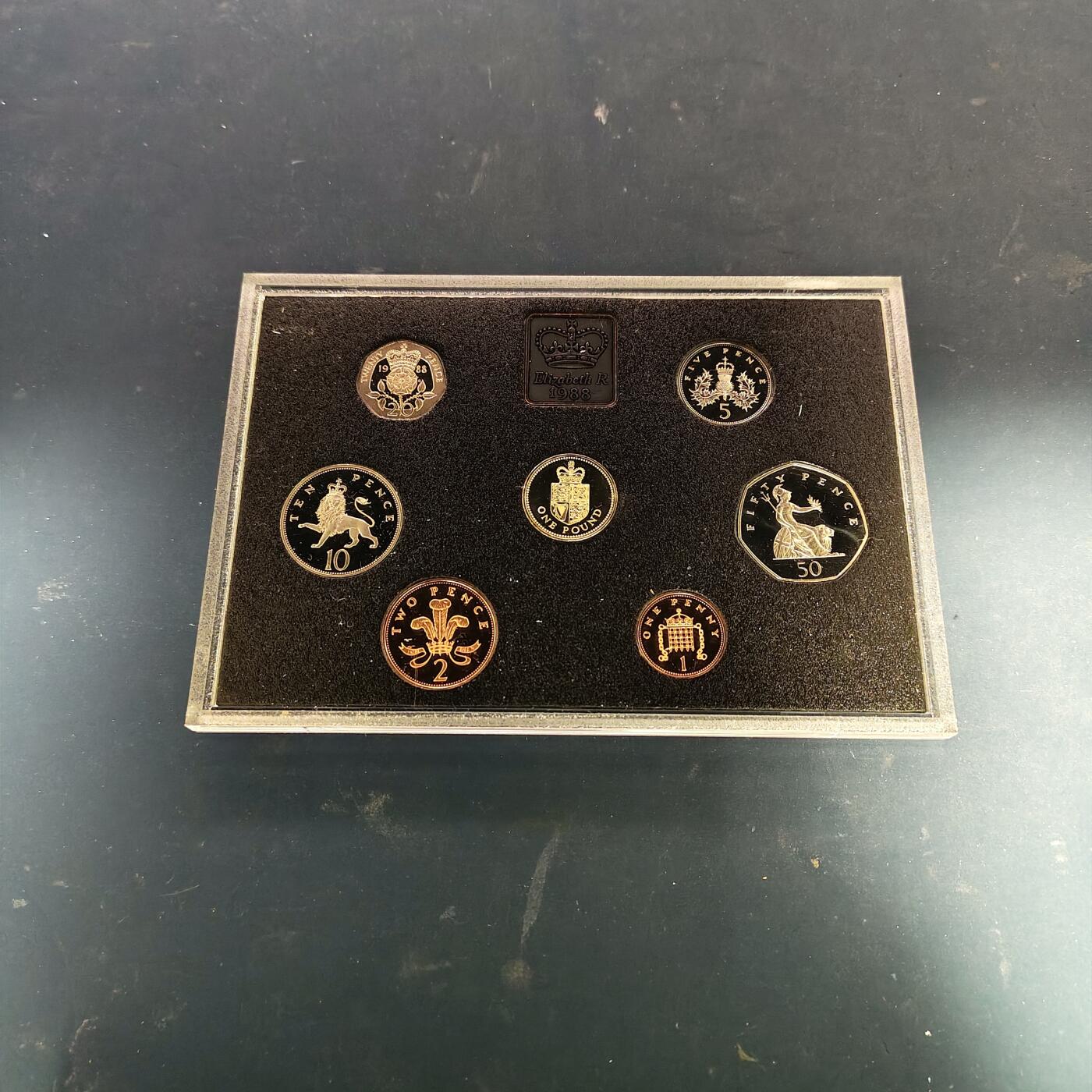 【全场包邮】纯粹捡漏拍515场 英国1988年官方精制套币-盒证全-含1镑盾徽精制币