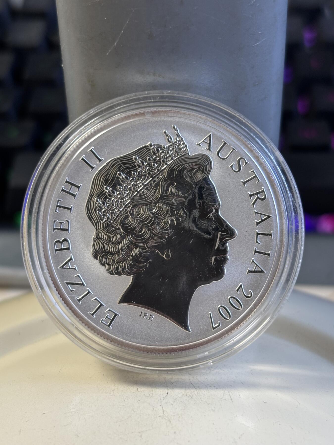 第195期拍卖 澳大利亚2007年袋鼠系列精制磨砂镀金1盎司银币，999银镀金，发行12500枚，皮盒有瑕疵