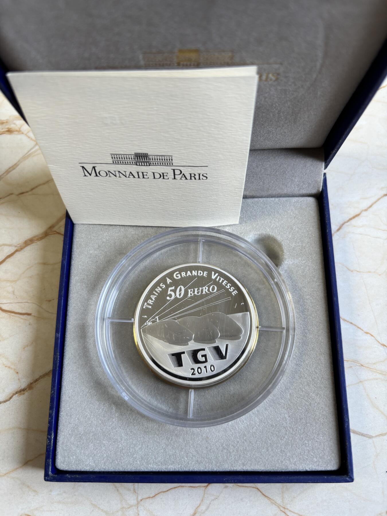 第195期拍卖 法国2010年发行高速列车TGV精制163.8克纪念银币，950银，发行500枚，边缘有氧化