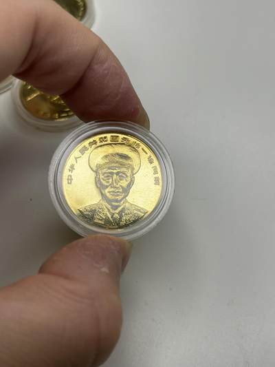 新时代收藏快速小拍 拍卖本周一线所得新货 欢迎关注 - 十大元帅纪念章 镀24 K金 徐向前 背后是三大勋章