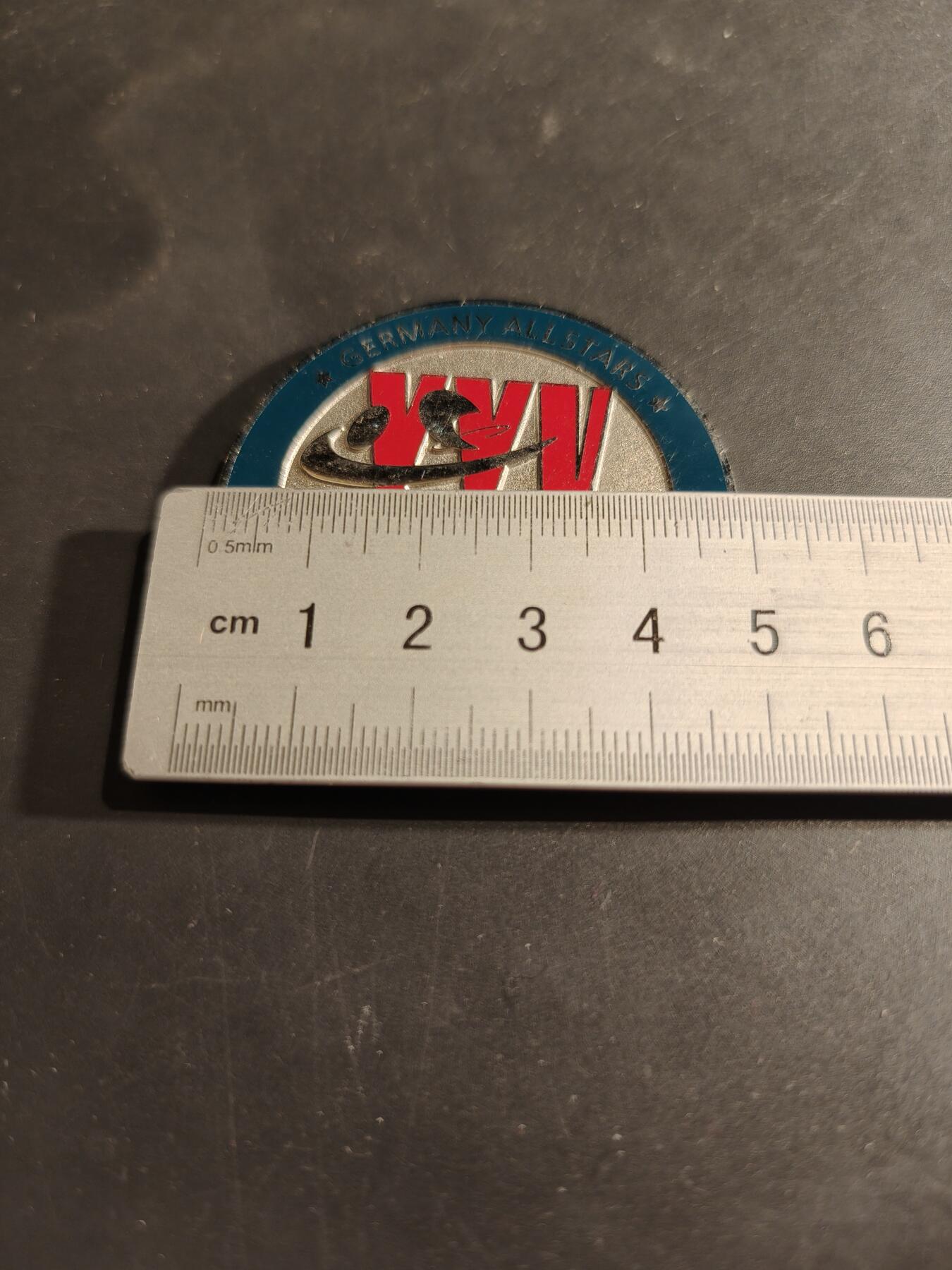 老王徽章第188期 美国国家橄榄球联盟2017年柏林赛纪念章     直径50mm    重量49g