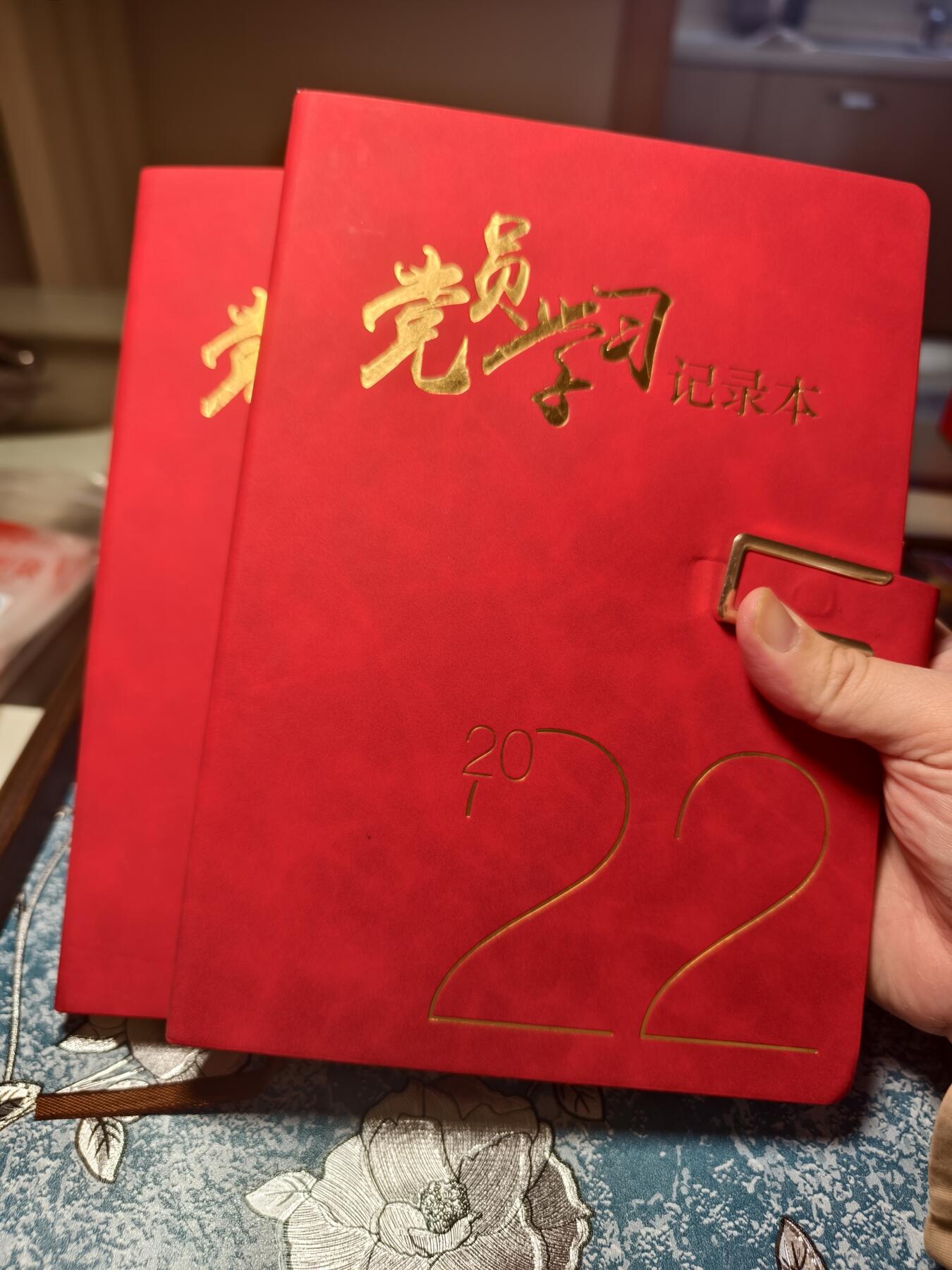 抚柳草堂-第十八期章牌钱币  奖章勋章限时免佣 满百包邮 放漏专场 党员学习笔记本 两本 16k左右 宽横格非常厚重 两本超一公斤了  全新库存软皮磁吸