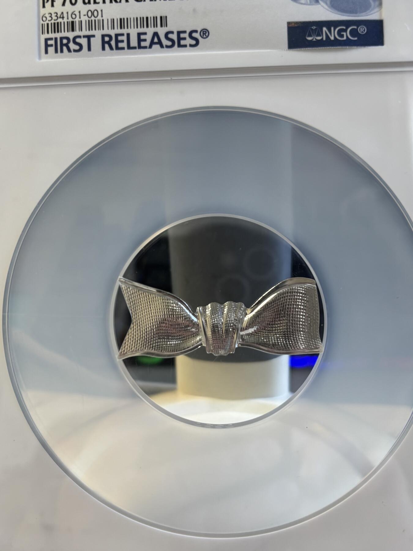 第195期拍卖 法国2021年法兰西瑰宝系列迪奥蝴蝶结异形纪念银币NGC-PF70首，999银，22.2克，发行5000枚