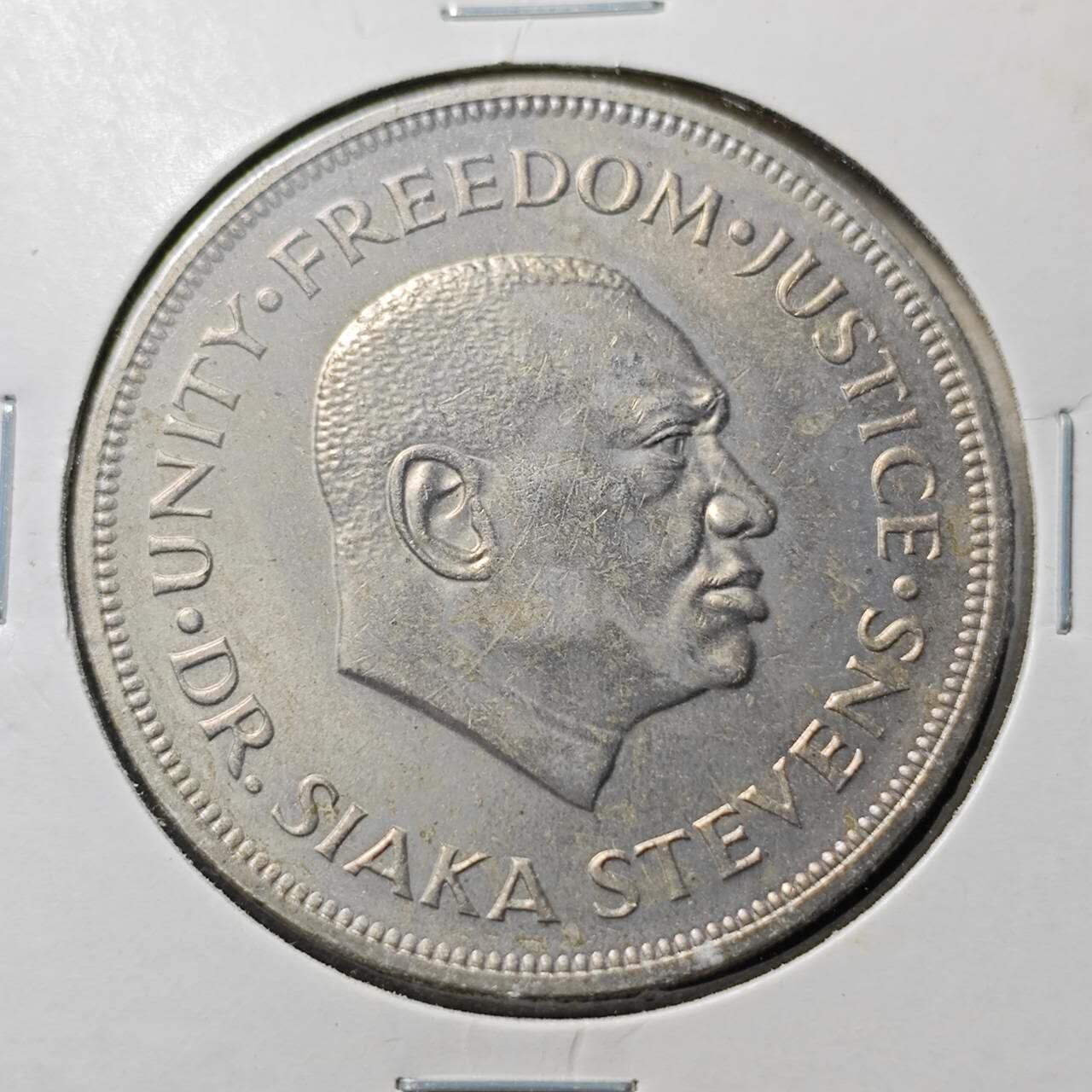 KK钱币收藏小铺   套币专场 2月预留时间 周末发货  塞拉利昂1974年1立昂 中央银行10周年纪念币