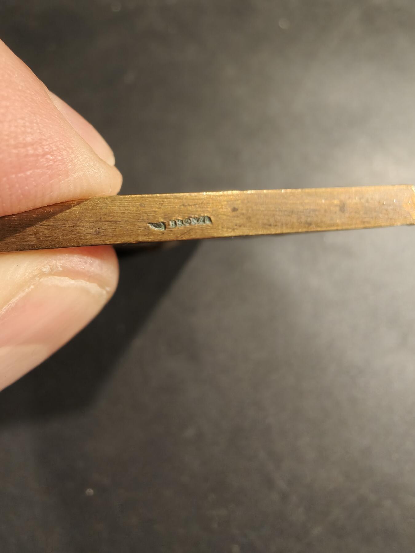 老王徽章第188期 法国跑步主题方形大铜章     大师莫隆作品     尺寸53×46mm     重量85.5g