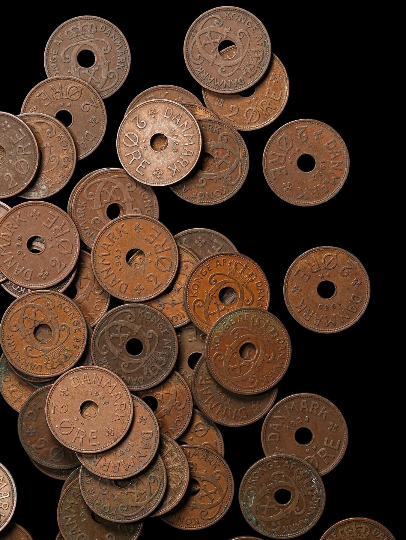 修遠堂世界钱币第108期 丹麦中孔2欧尔铜币70枚，1927-1940年