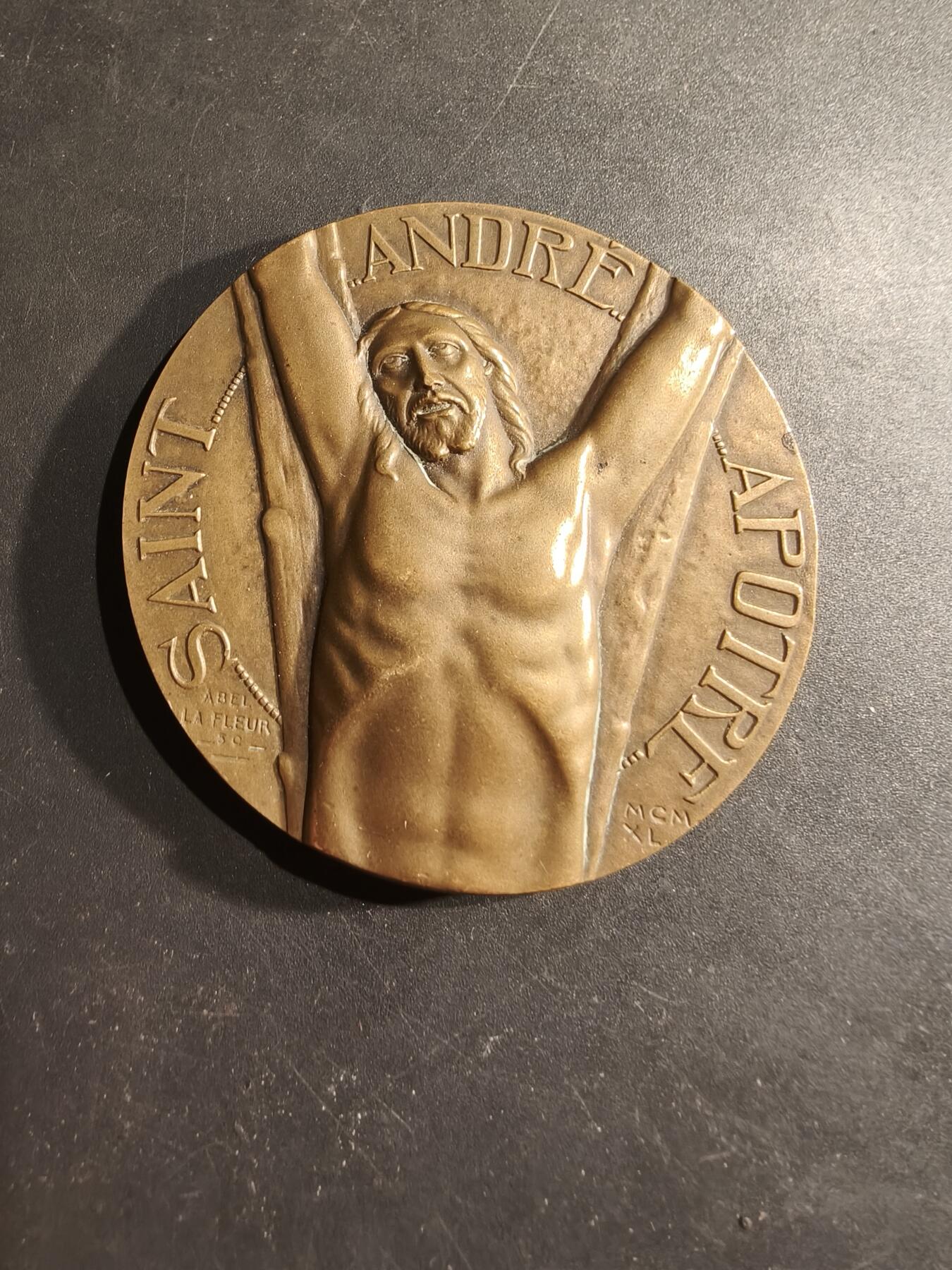 老王徽章第188期 法国天主教会圣徒安德烈大铜章     高浮雕    直径59mm     重量103.2g