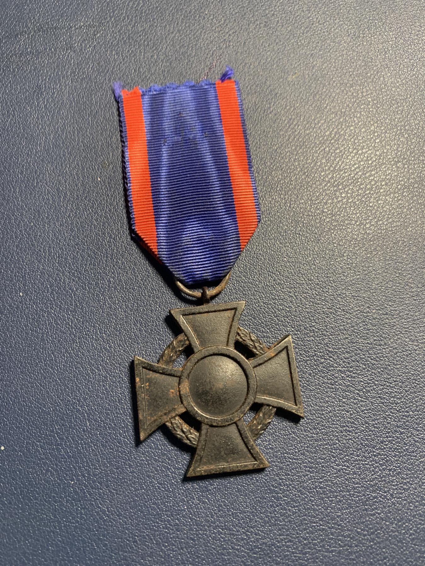 欢度清明，直接出价就行，这场不读秒到点直接结拍。 奥尔登堡二级FA十字勋章，地位相当于二级铁十字勋章