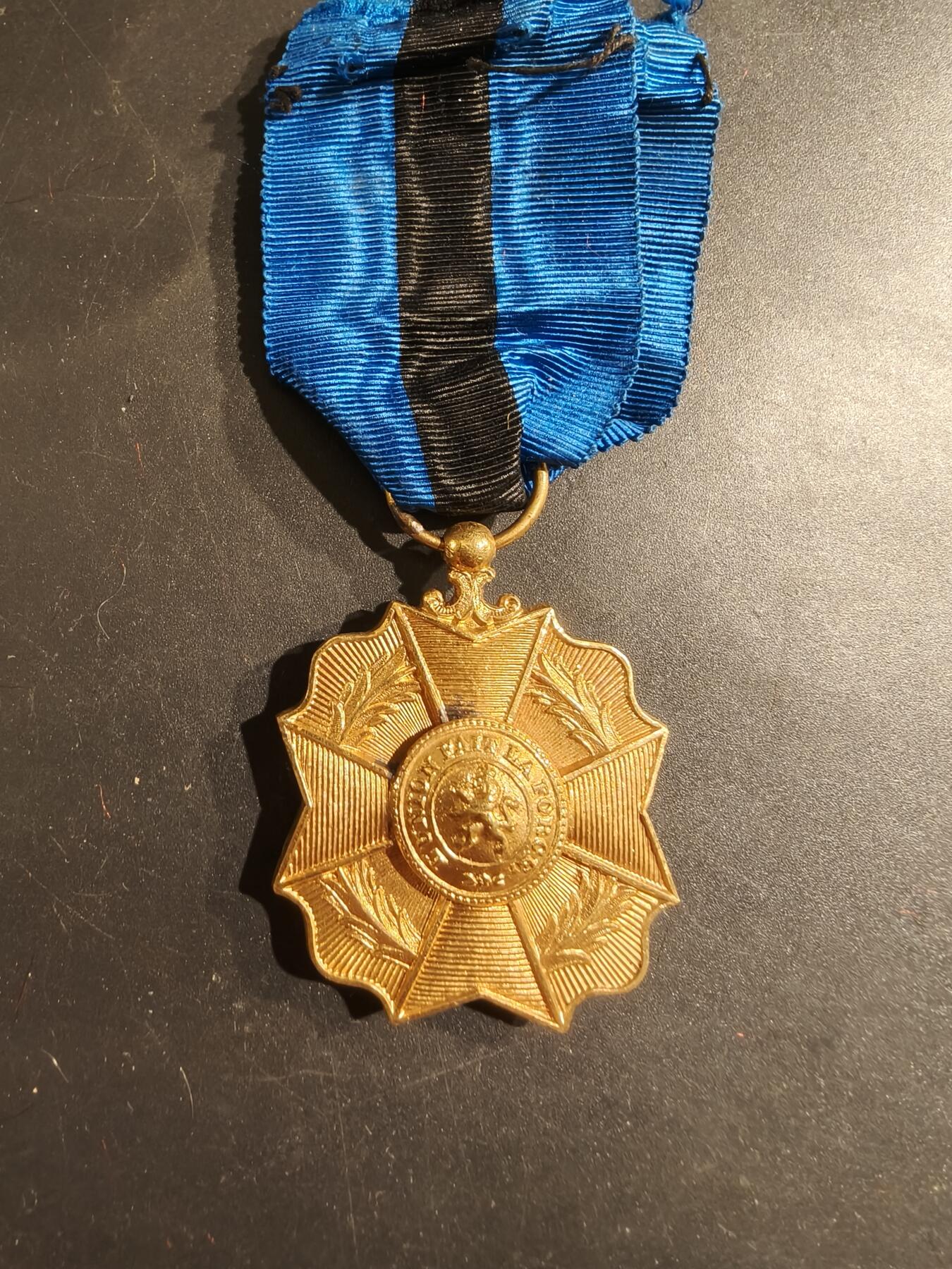 老王徽章第188期 比利时金级利奥波德二世奖章     早期单法语版