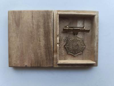 海外回流精品拍卖 3.28 - 非原盒日本军国主义罪证日本妇女会纪念章