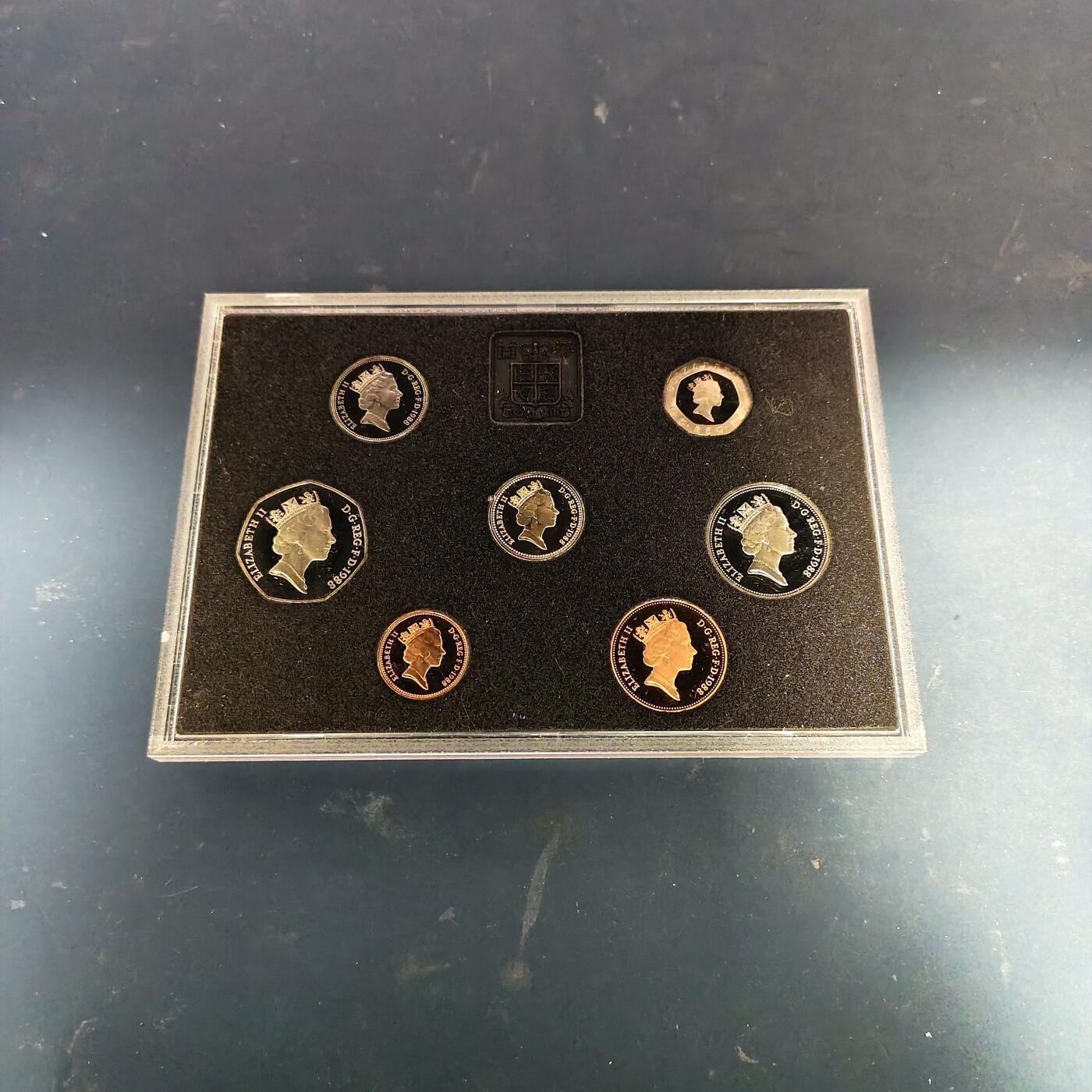 【全场包邮】纯粹捡漏拍515场 英国1988年官方精制套币-盒证全-含1镑盾徽精制币