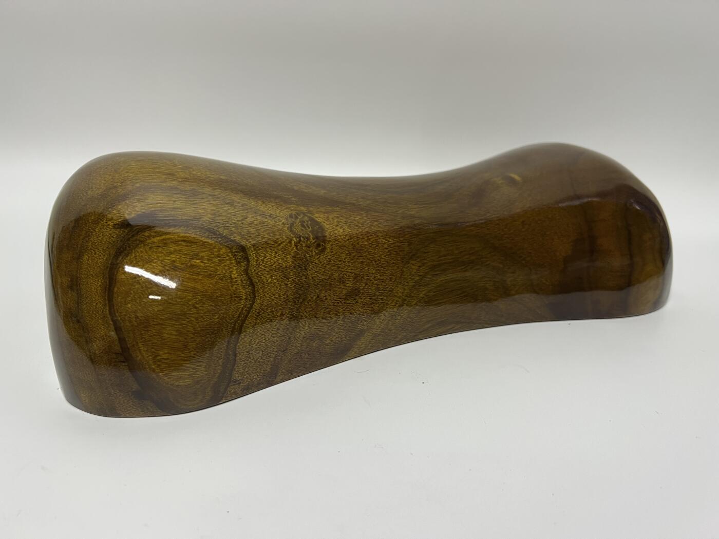 零元拍：用横财原料加工了一只金丝楠枕头，太美丽了，金丝爆满，花纹也贯穿，精工打磨，尺寸约：32/17/8.5CM