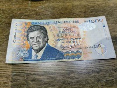 零零发流通品外国纸币拍卖 无佣金 - 毛里求斯1999年早期AA首发冠很少见，可惜角有微缺