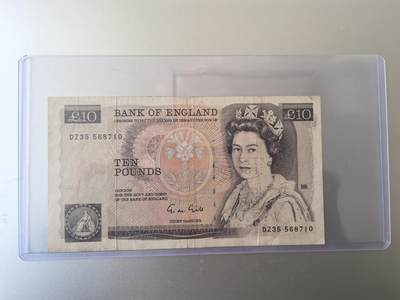 马年第一期，旧币专场，0元起拍，5元加价，无佣金 - 流通品相如图，左上右上有小破口，请看清楚再拍