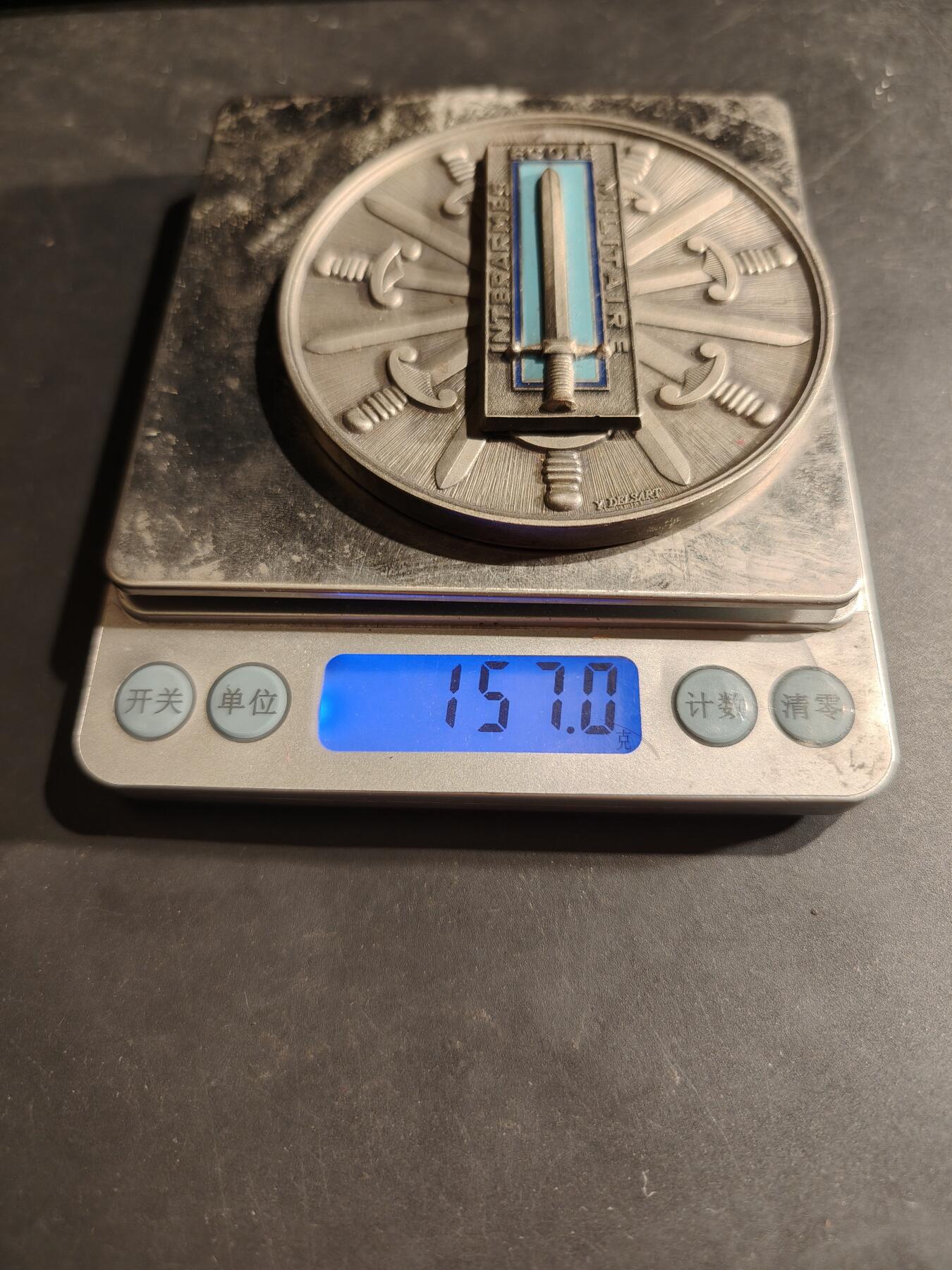 老王徽章第188期 法国跨军种军事学校纪念章    直径80mm    重量157g