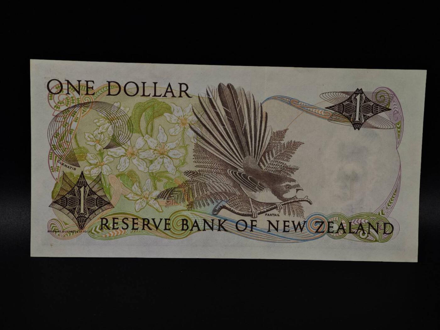  【淘币小摊】限时拍第八百八十二拍   纸币场    每周一统一发货 新西兰1元纸币【有折】