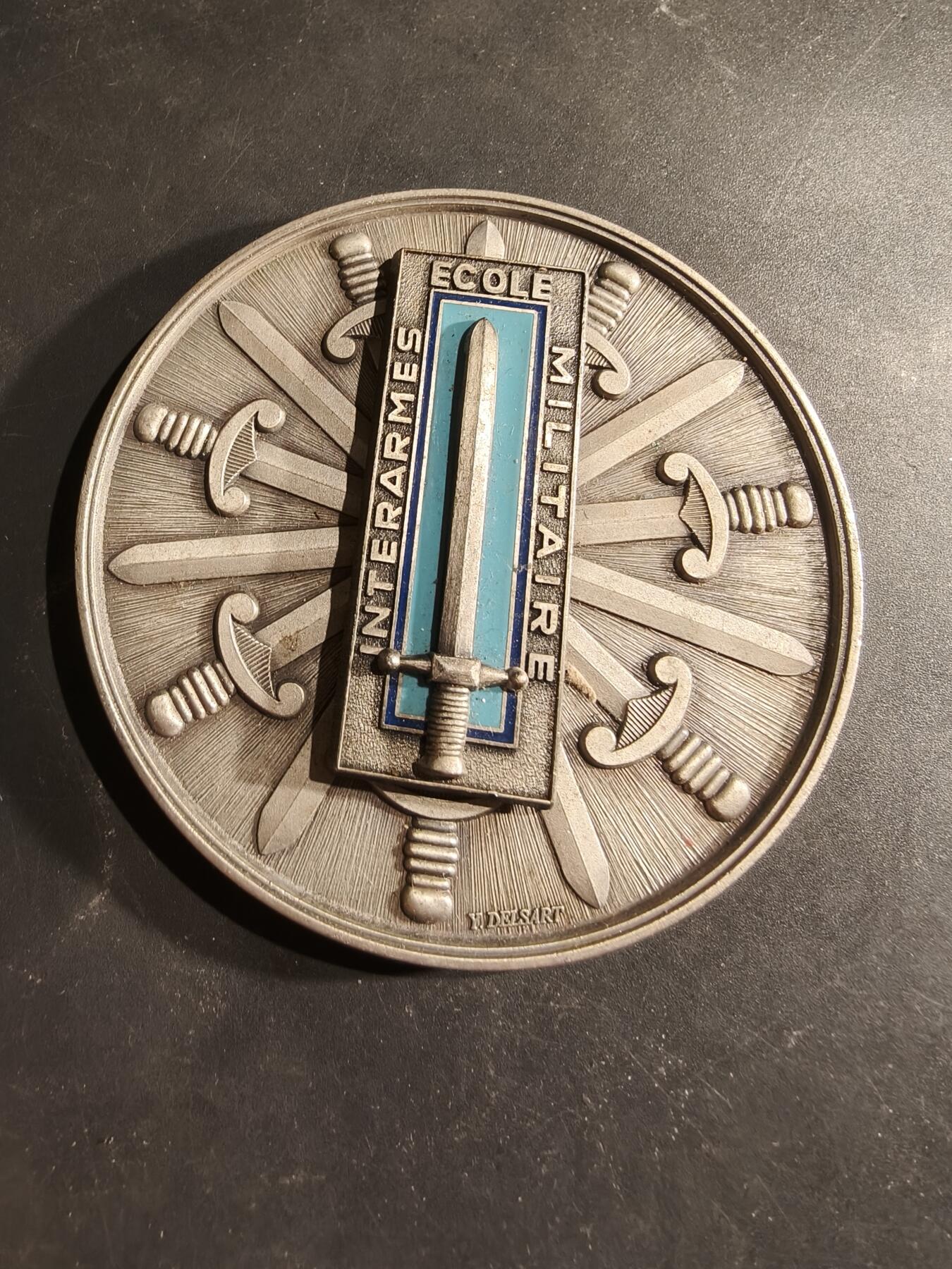 老王徽章第188期 法国跨军种军事学校纪念章    直径80mm    重量157g