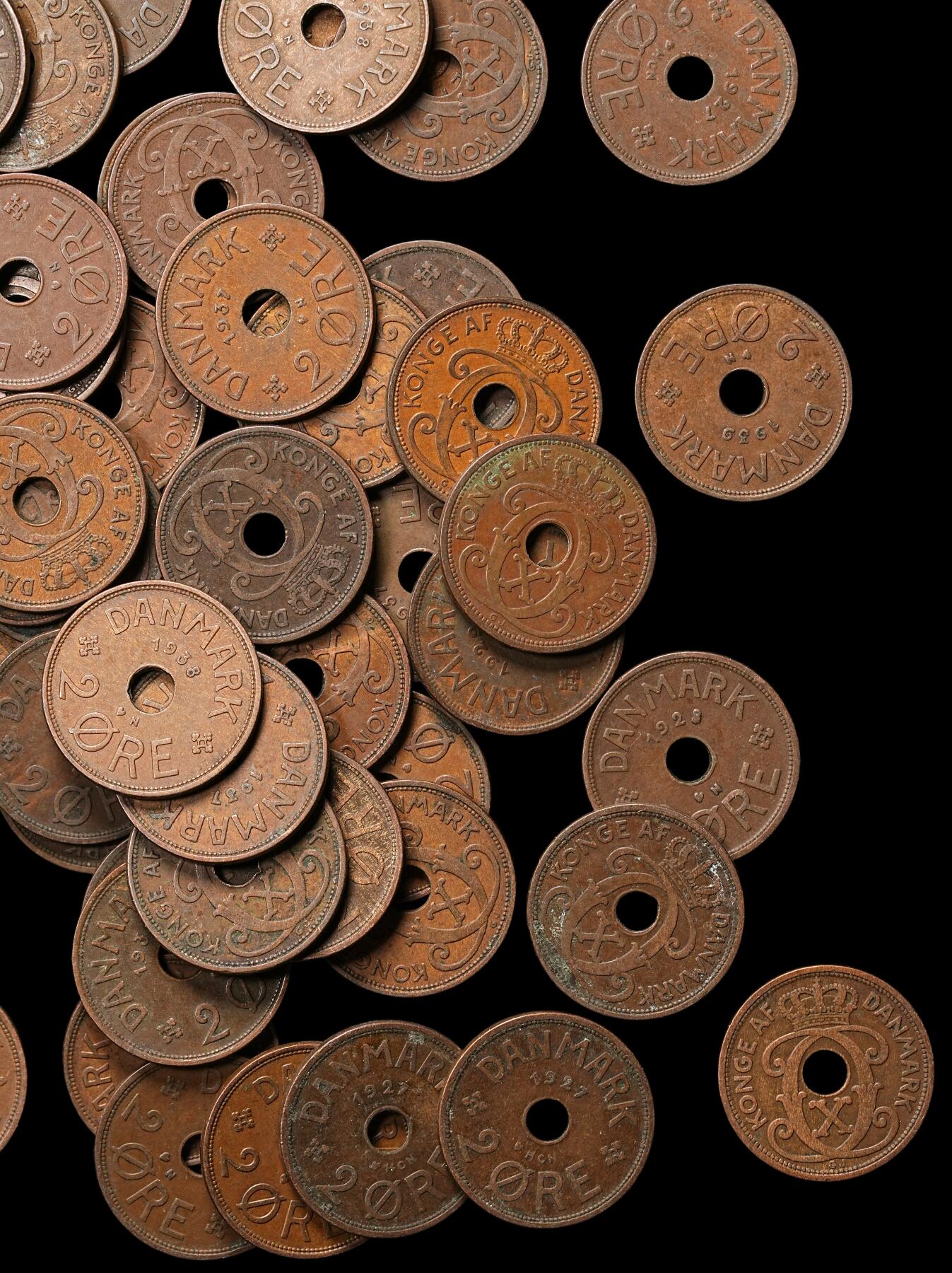 修遠堂世界钱币第108期 丹麦中孔2欧尔铜币70枚，1927-1940年
