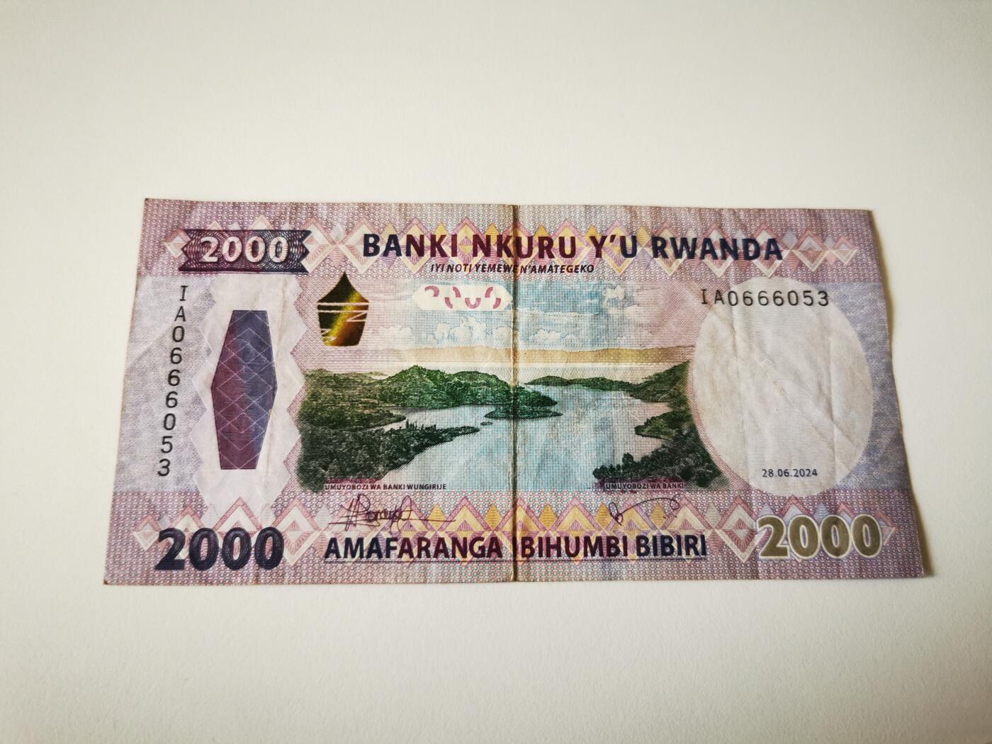 零零发流通品外国纸币拍卖 无佣金 卢旺达2000