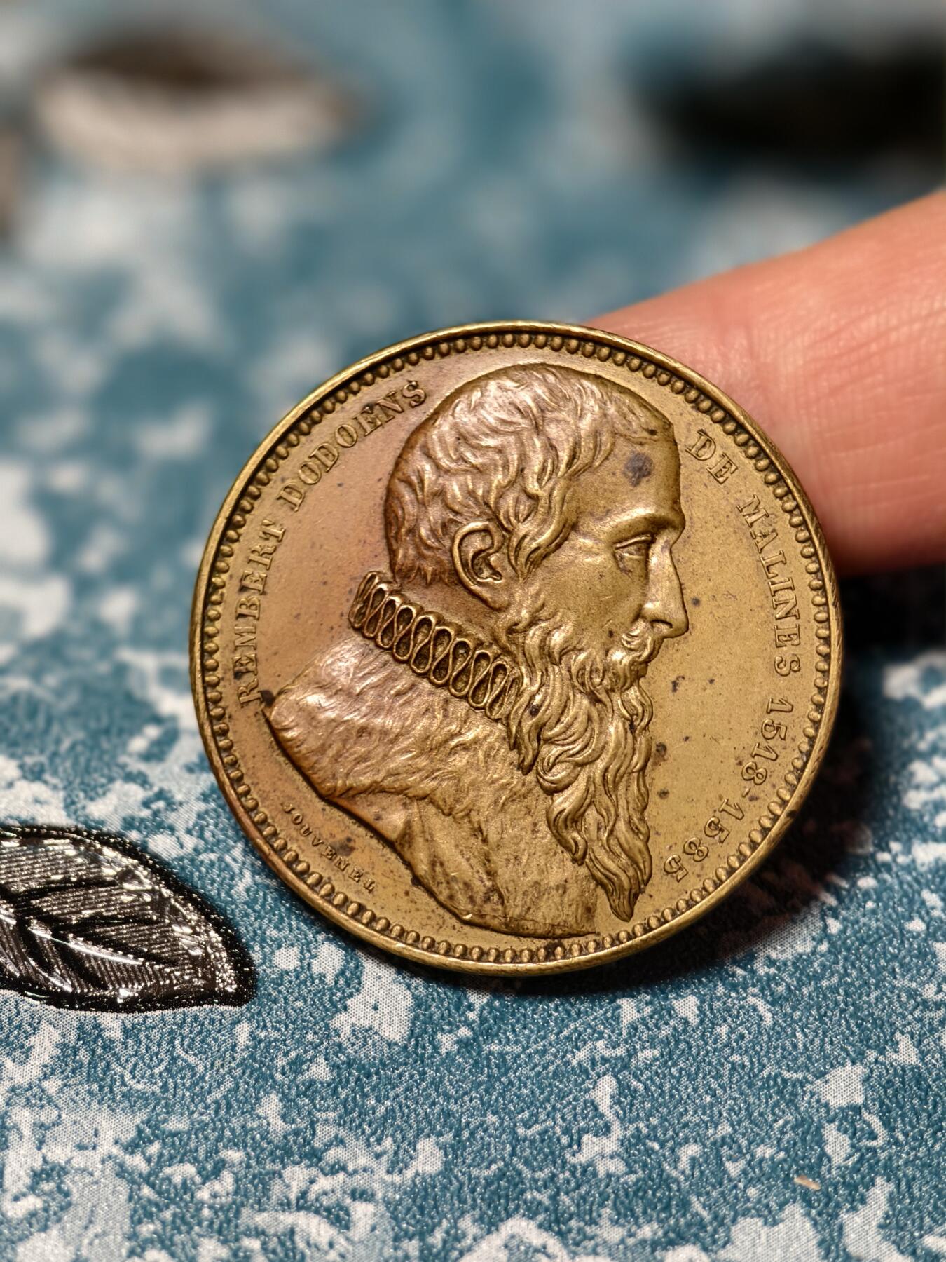 抚柳草堂-第十八期章牌钱币  奖章勋章限时免佣 满百包邮 放漏专场 比利时伦伯特·多登斯纪念章 重16.6g 直径34.2mm  早期少见品种 状态不错