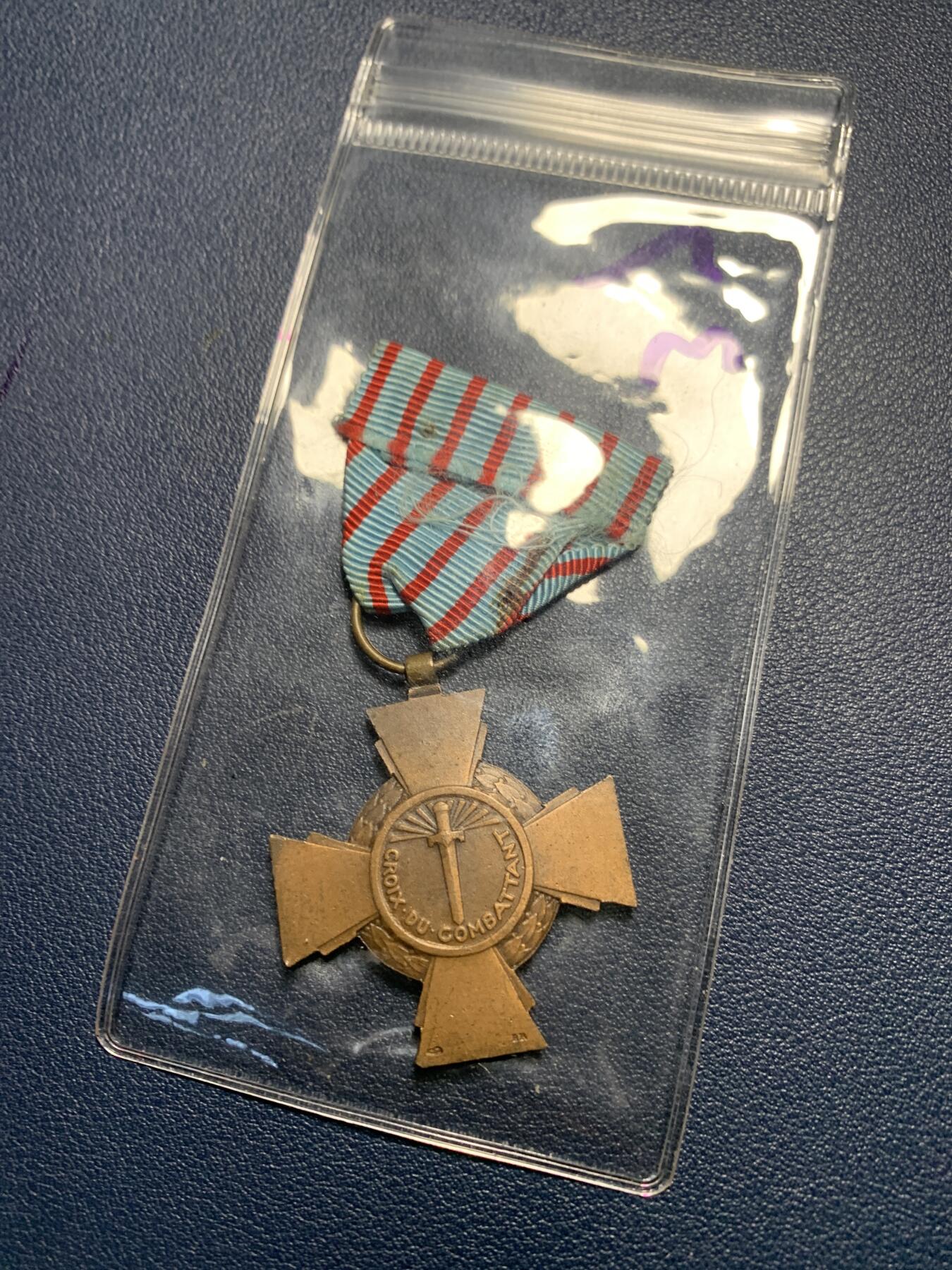 欢度清明，直接出价就行，这场不读秒到点直接结拍。 法国一战战斗十字奖章，打标1