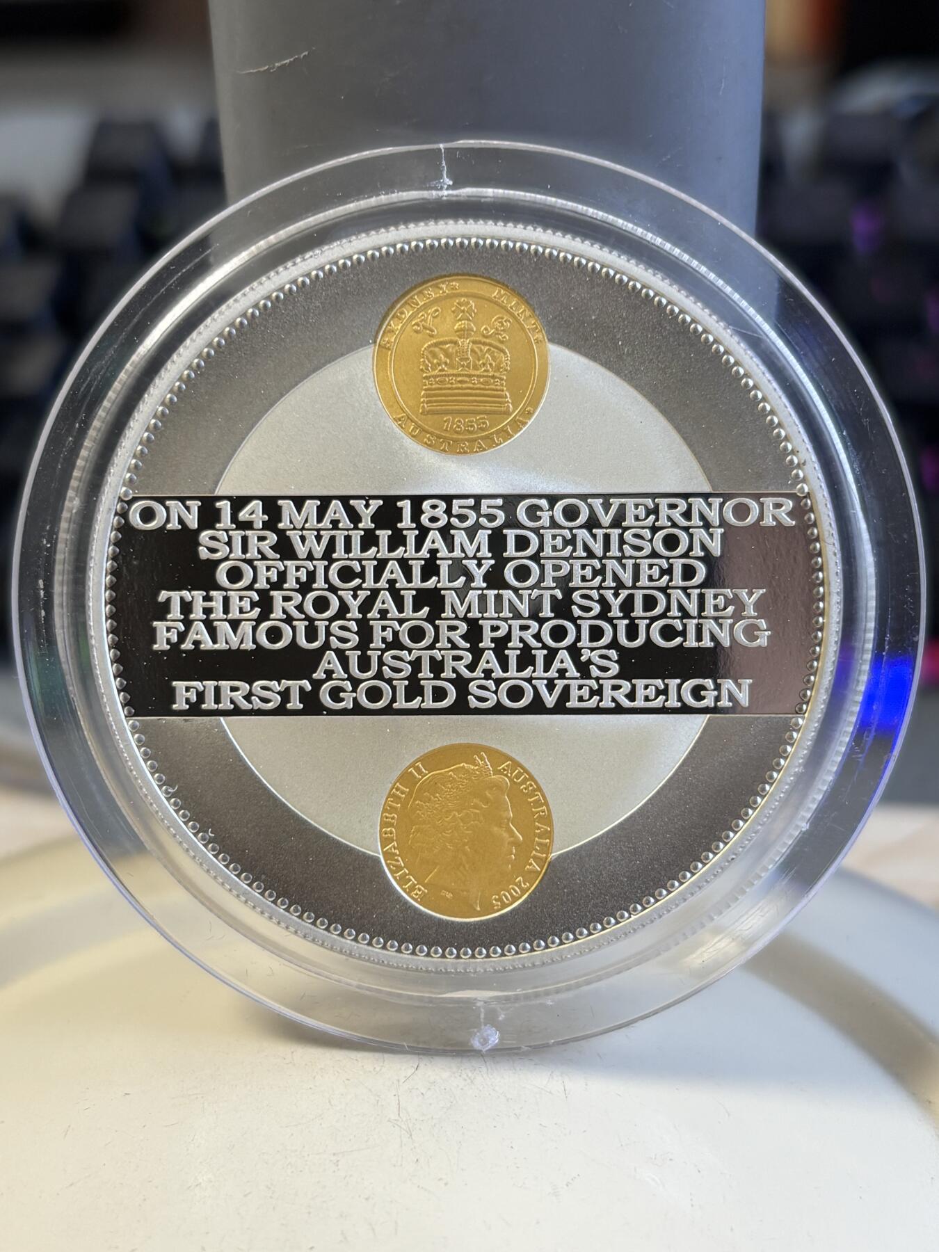 第195期拍卖 澳大利亚2005年悉尼造币厂成立150周年镀金60.5克纪念大银币，999银，60.5克，发行10000枚，塑料盒有裂痕