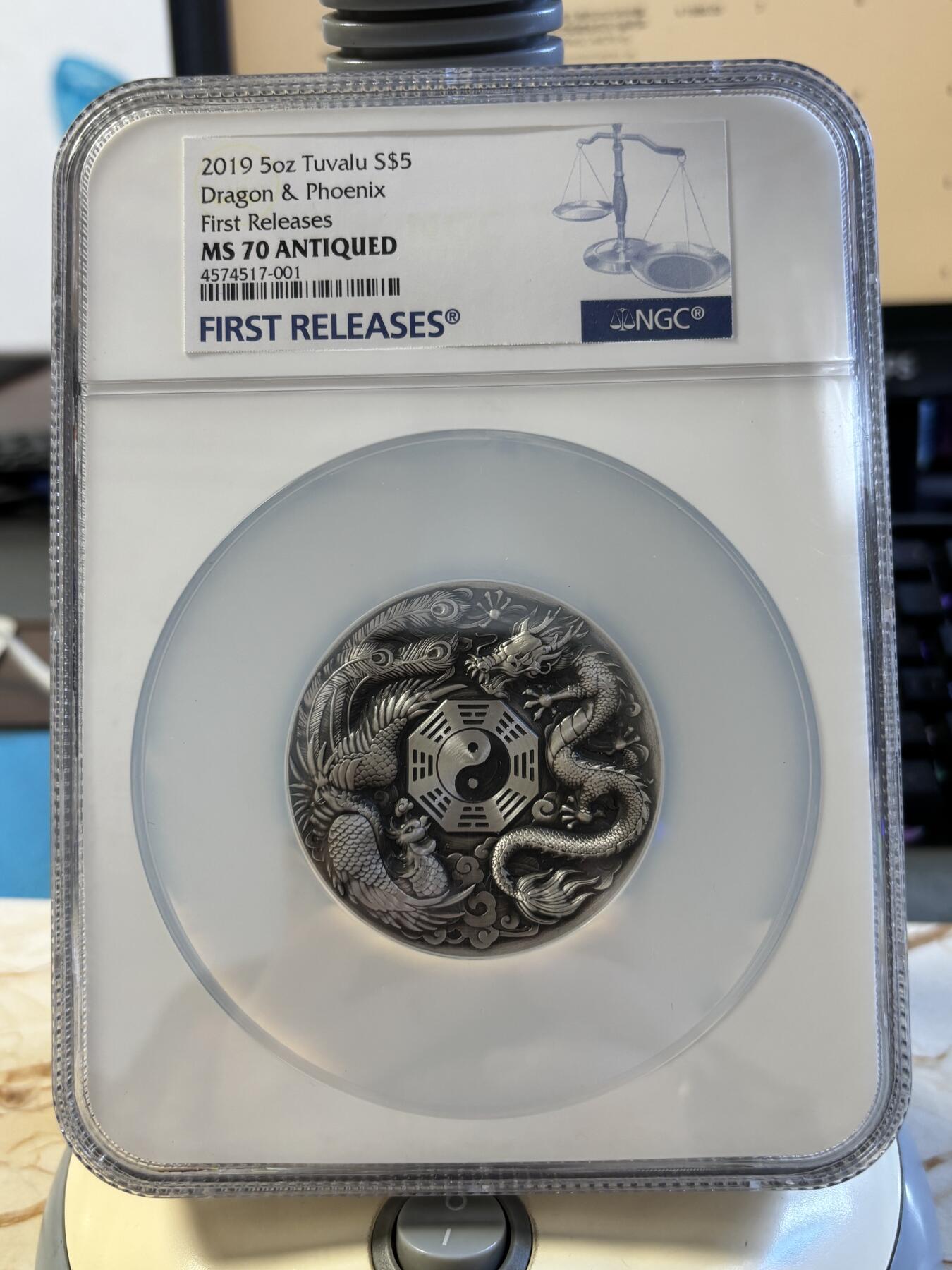 第195期拍卖 图瓦卢2019年龙凤呈祥5盎司银币NGC-MS70首，999银，发行318枚