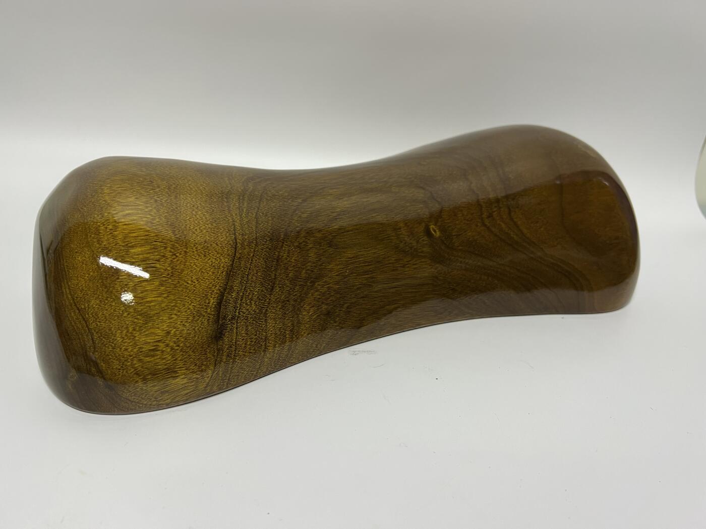 零元拍：用横财原料加工了一只金丝楠枕头，太美丽了，金丝爆满，花纹也贯穿，精工打磨，尺寸约：32/17/8.5CM