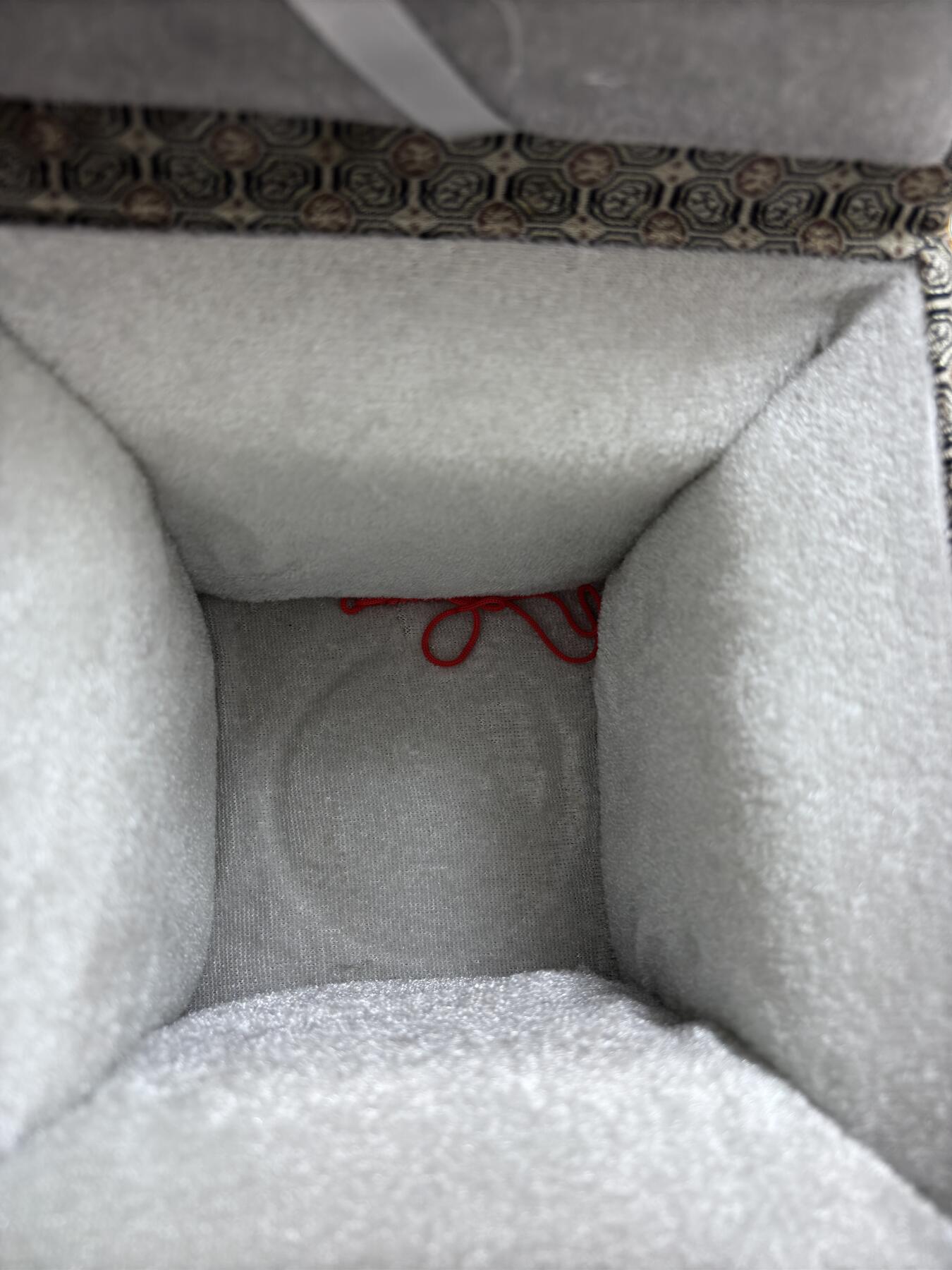 文馨钱币收藏第 297 场，银币，古钱币，铜元场，长期接代拍业务 邵美华紫砂壶，带原盒签名介绍等，一等一的好紫砂壶