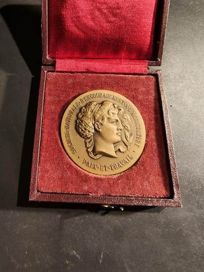 老王徽章第188期 - 法国国家鼓励农业发展协会大铜章    原盒     直径41mm    重量32mm