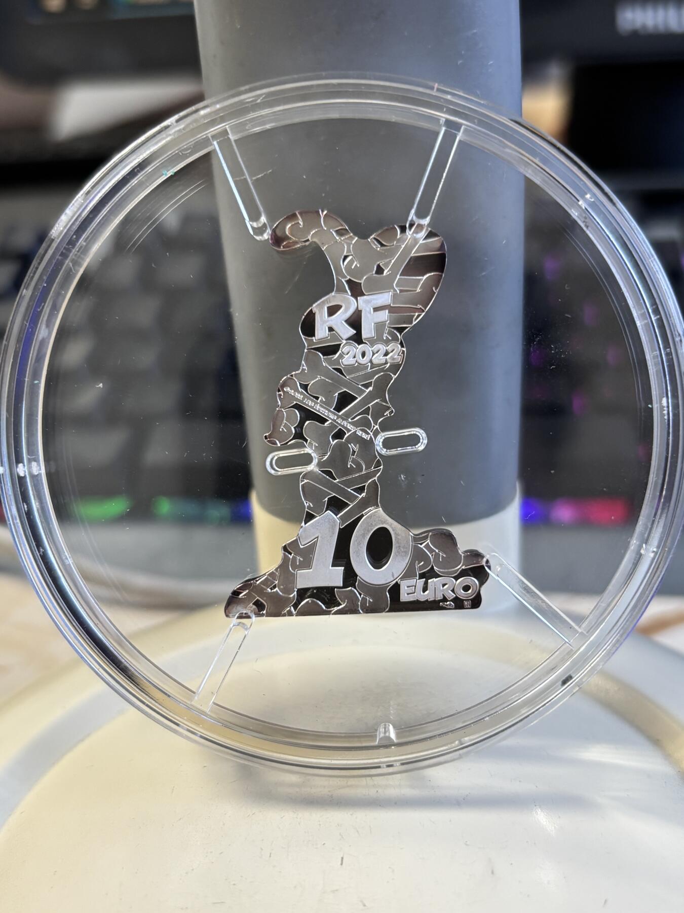 第195期拍卖 法国2022年《高卢勇士》系列宠物狗异形纪念银币，999银，22.2克，发行3000枚