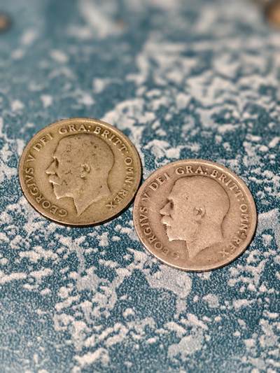 抚柳草堂-第十八期章牌钱币  奖章勋章限时免佣 满百包邮 放漏专场 - 1914 1921乔治五世6便士银币两枚 1914高银版 流通品相 重5.3g