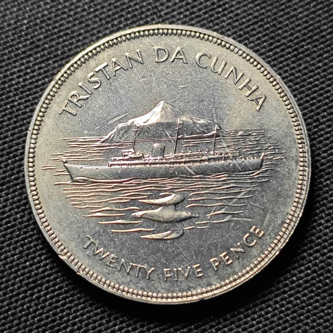 KK钱币收藏小铺   套币专场 2月预留时间 周末发货  特里斯坦和达库尼亚1977年25便士克朗型纪念币 