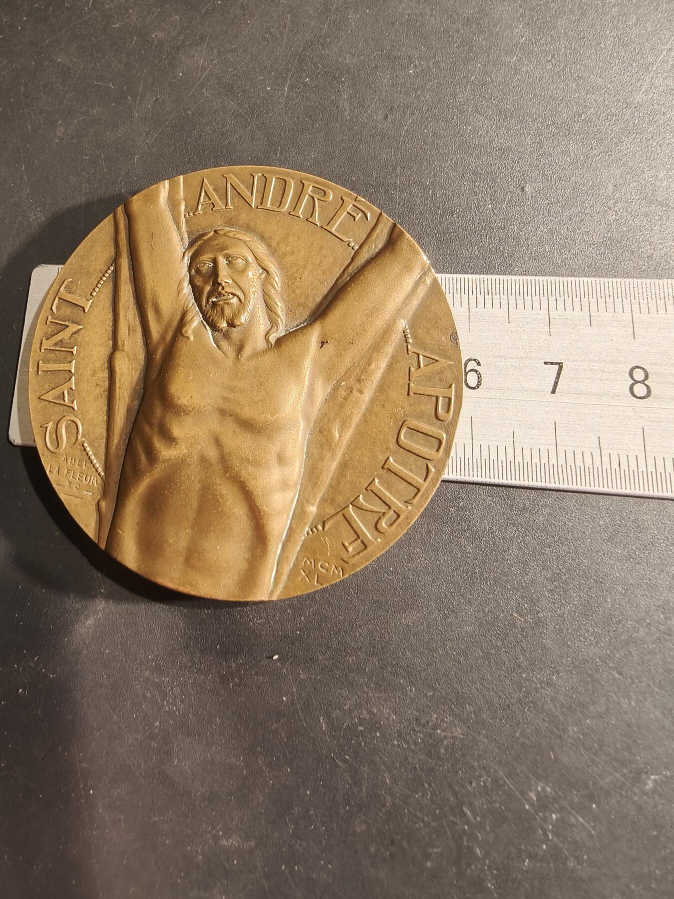 老王徽章第188期 法国天主教会圣徒安德烈大铜章     高浮雕    直径59mm     重量103.2g