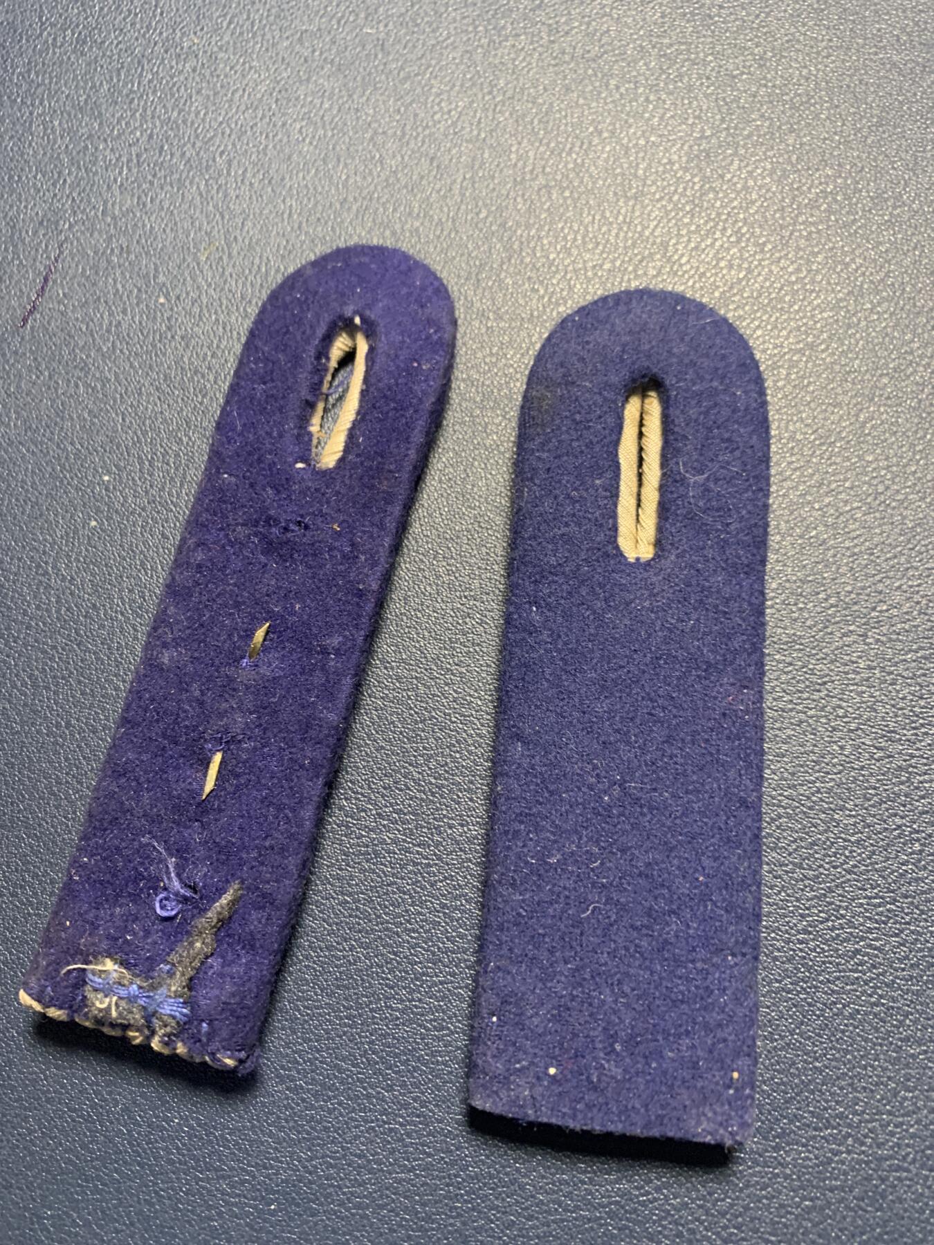 欢度清明，直接出价就行，这场不读秒到点直接结拍。 得3军医肩板两只（不是一对）